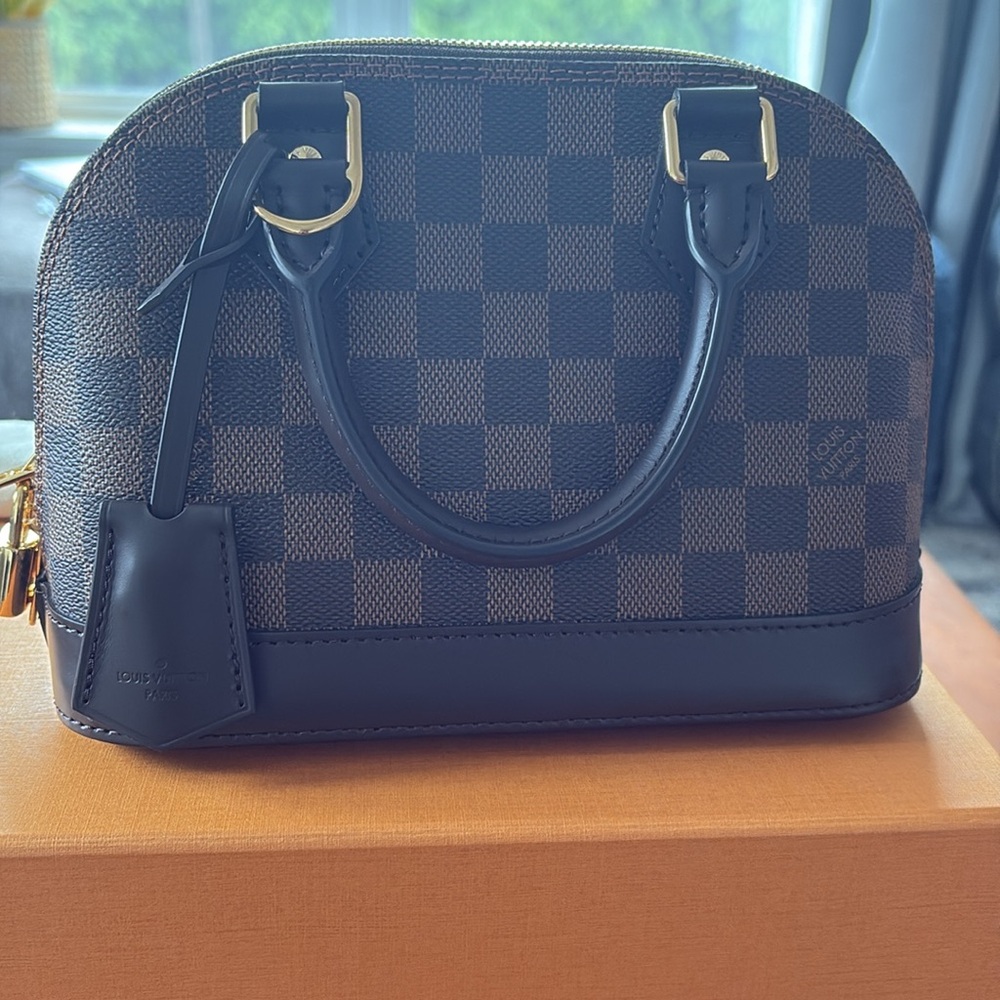 Louis Vuitton Alma BB like new giftable condition - Picture 10 of 16